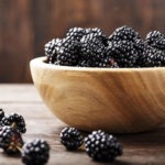 Blackberries in a wooden bowl.